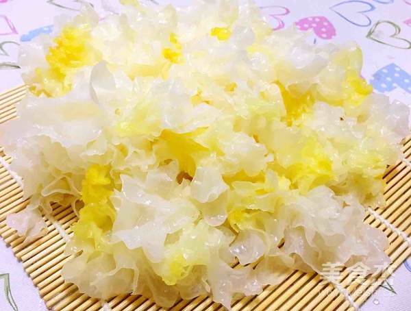 红枣银耳百合羹