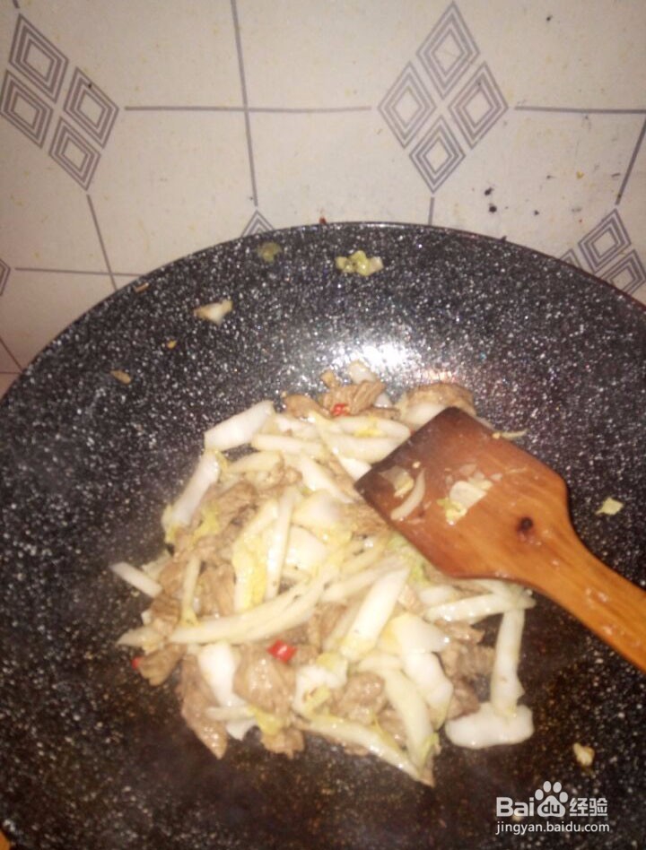 白菜炒牛肉的简单做法