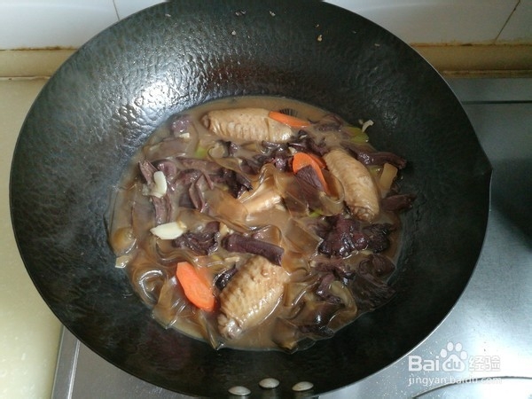 超级好好吃的红蘑鸡翅炖宽粉做法