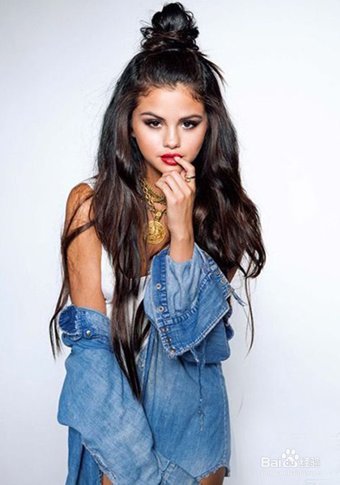 如何时尚搭配牛仔服饰？