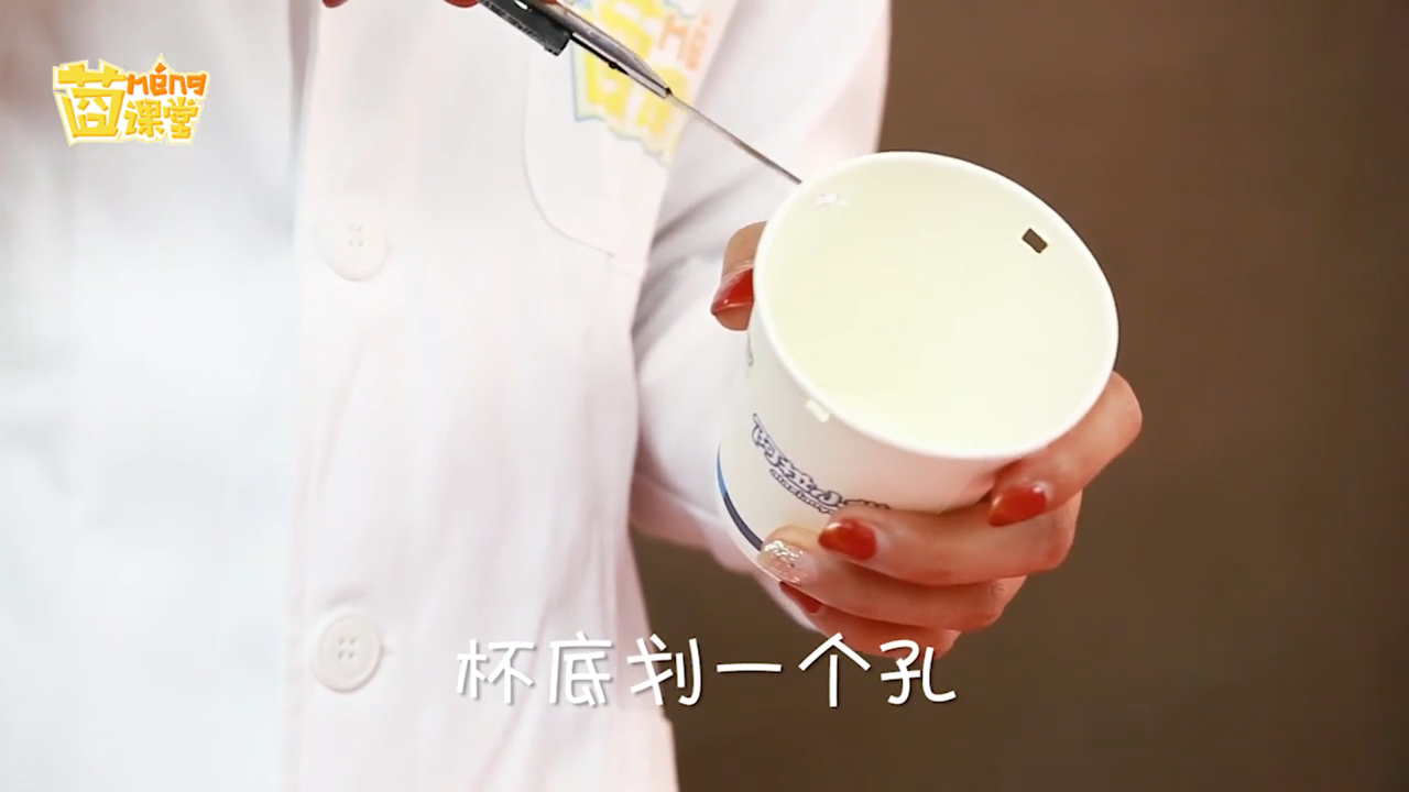 如何用一次性纸杯和吸管制作风车风速计