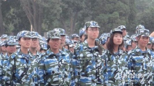 怎么辨别大一到大四的大学生