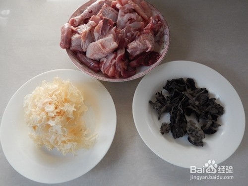 冬季多喝汤防燥：双耳鸡汤