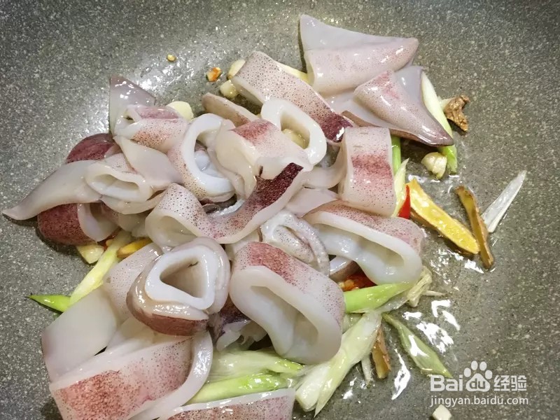 怎样做出家常菜系列之酱炒鱿鱼圈