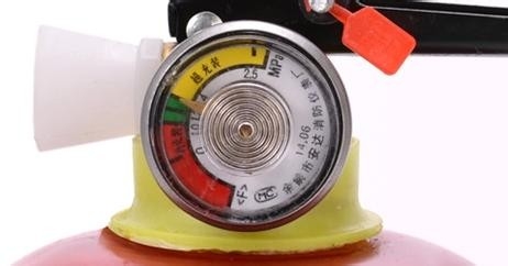 如何使用灭火器？