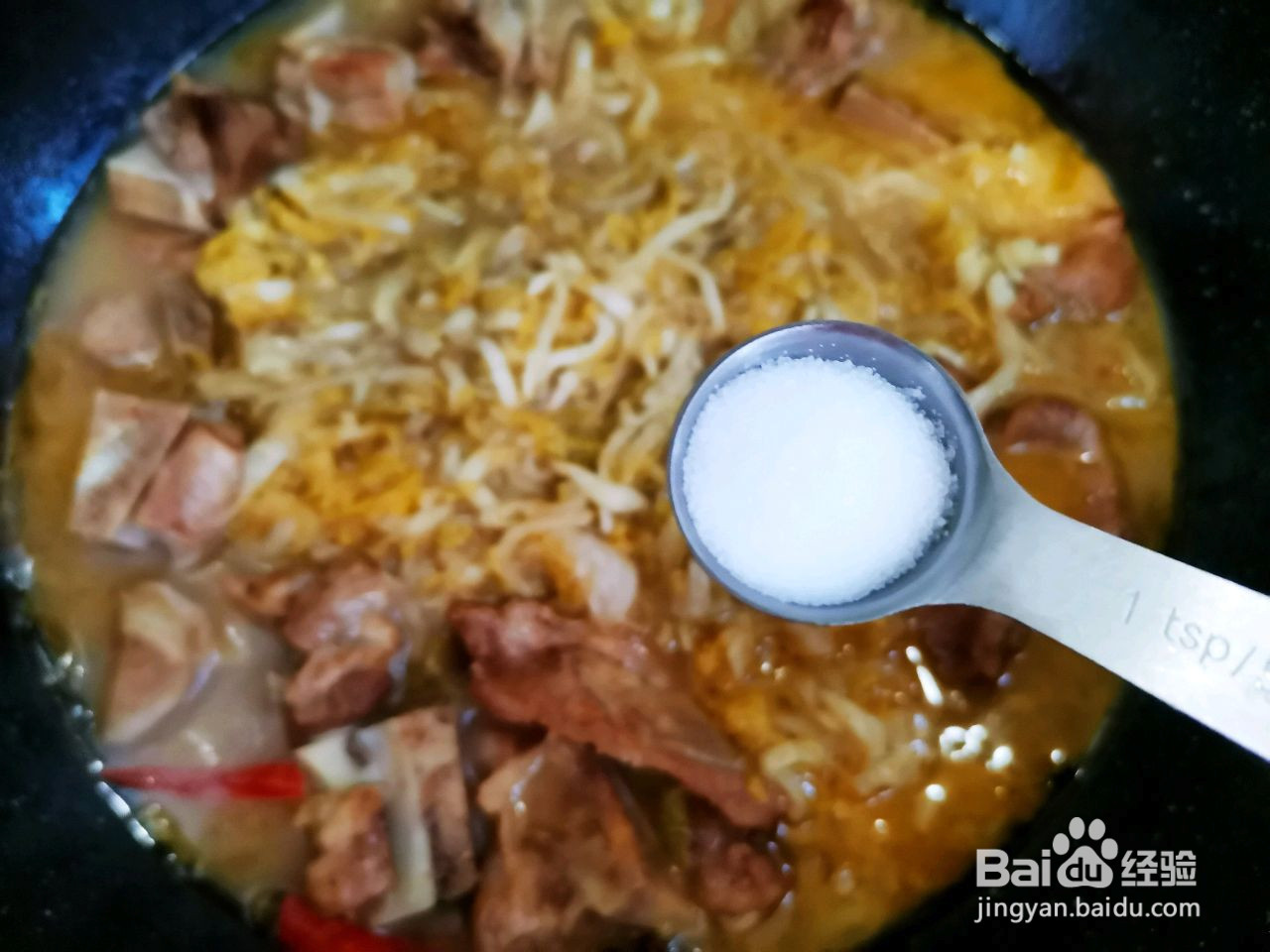 骨头炖酸菜的做法