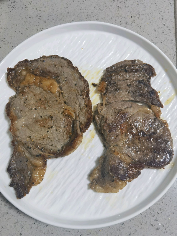 黑椒牛扒配大虾餐