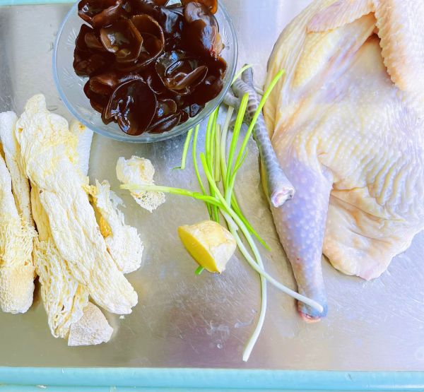 竹荪炖老母鸡汤