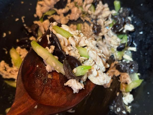 味道芦笋木耳熘鸡片