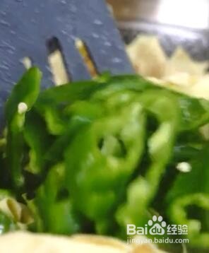 如何做尖椒干豆腐？