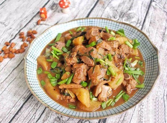 土豆怎么焖排骨？——土豆焖排骨的做法