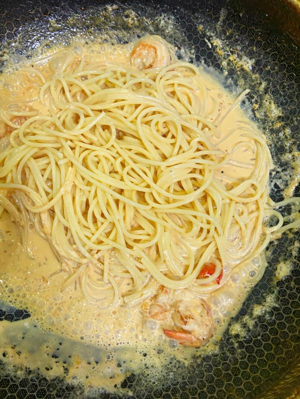 蒜香奶油虾仁意面