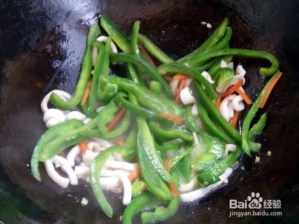 鱿鱼炒辣椒的做法