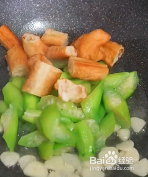 如何做美味的丝瓜炒油条