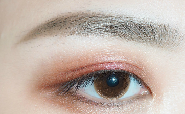 偏光酒红色眼妆的画法