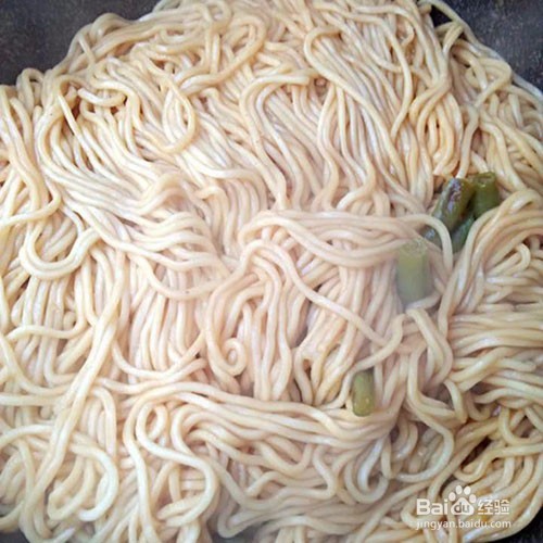 在家怎样做豆角焖面条好吃