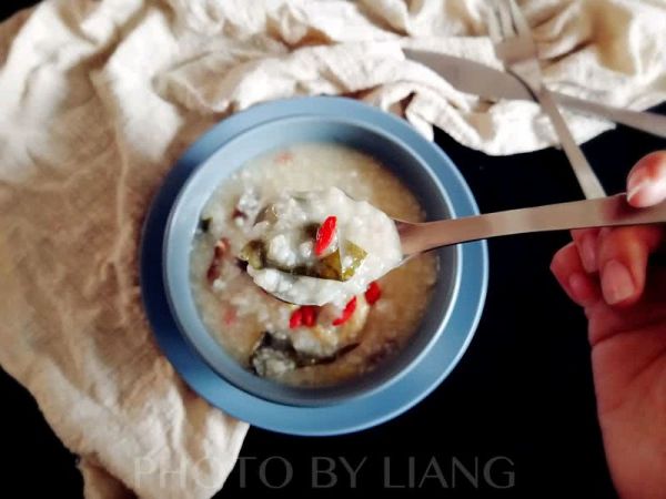 送荷叶香菇鸡粥