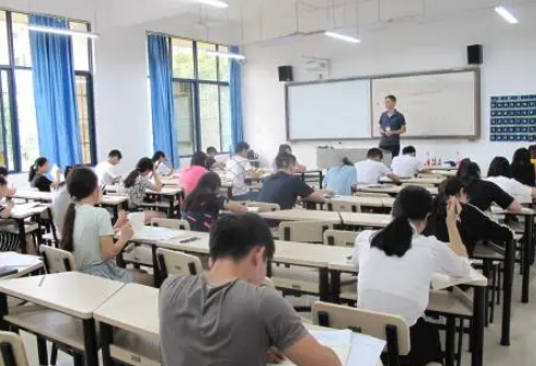 大二上学期还能转专业吗