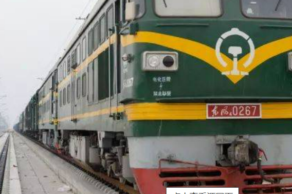 老年人不会扫码怎么坐火车