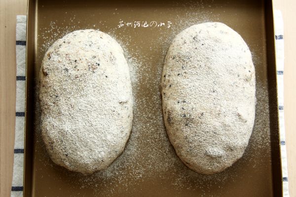 全麦黑芝麻面包