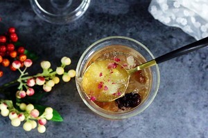 桃胶雪燕皂角米羹