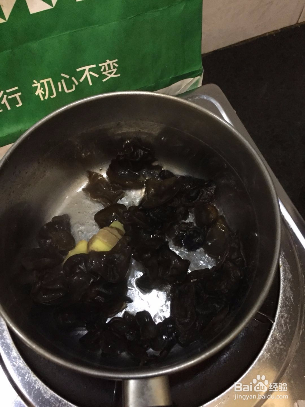 木耳红烧琵琶腿的做法