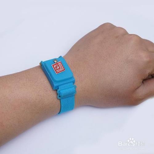 可以佩戴静电手环,这样可以及时消除身体上产生的静电