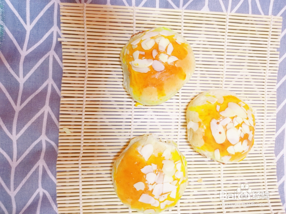 营养美味的红豆杏仁面包