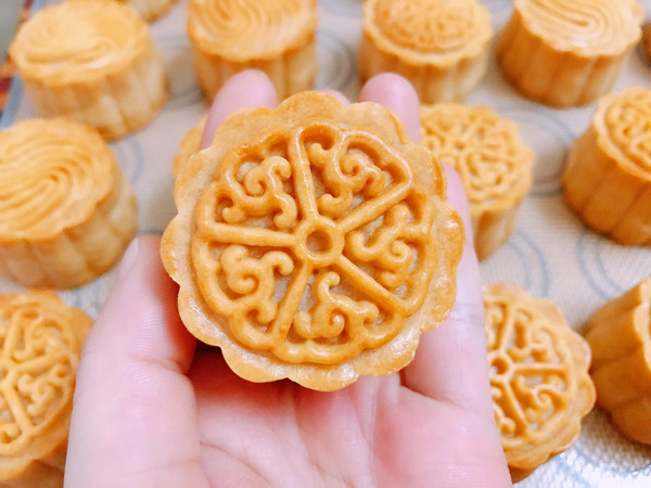 广式纯白莲蓉蛋黄月饼