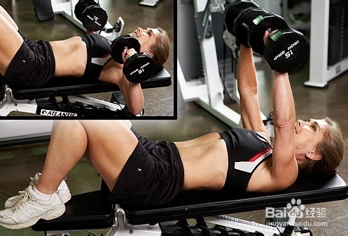 健身教程：三个健身动作 告别“平胸女”