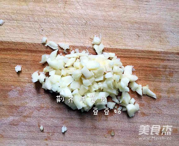 荆芥拌黄瓜的做法