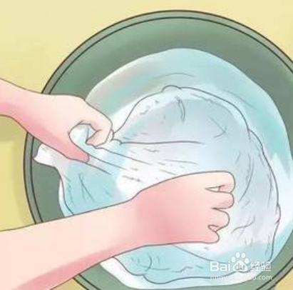 如何快速干净的清洗浸有奶渍的方巾