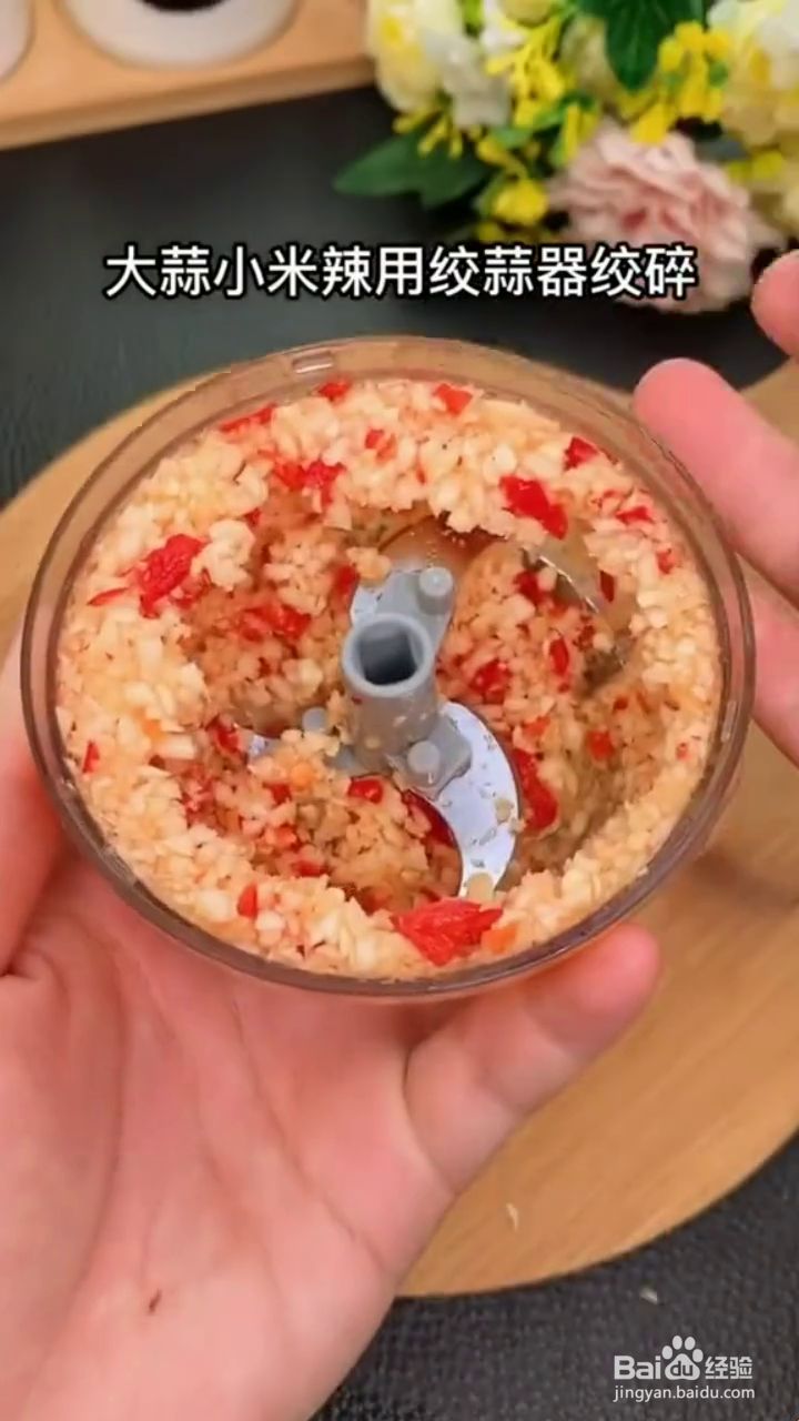 如何制作好吃入味的蒜香金针菇火腿粉丝?