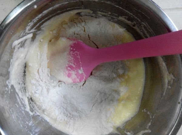 花朵奶油香芒戚风蛋糕