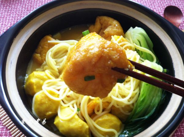 咖喱鱼蛋鲜虾面