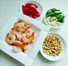 自制餐厅里的火爆菜---宫保虾球