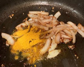 怎样制作印度风味咖喱鲜虾粉丝煲步骤