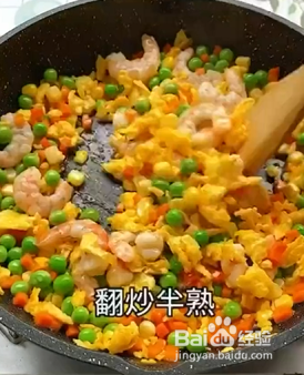 如何做出超高颜值的菠萝炒饭