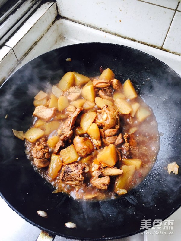 土豆烧鸡腿的做法