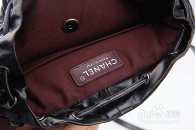 如何鉴定香奈儿皮包真假?