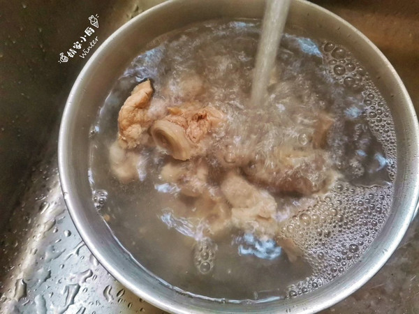 莲藕玉米排骨汤