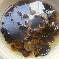 美白肌肤的佳品黄瓜木耳炒鸡蛋