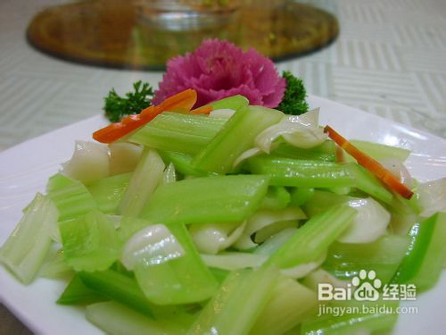 饮食调整缓解老人高血压