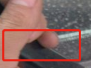 雨刮器两侧盖帽怎么拆?