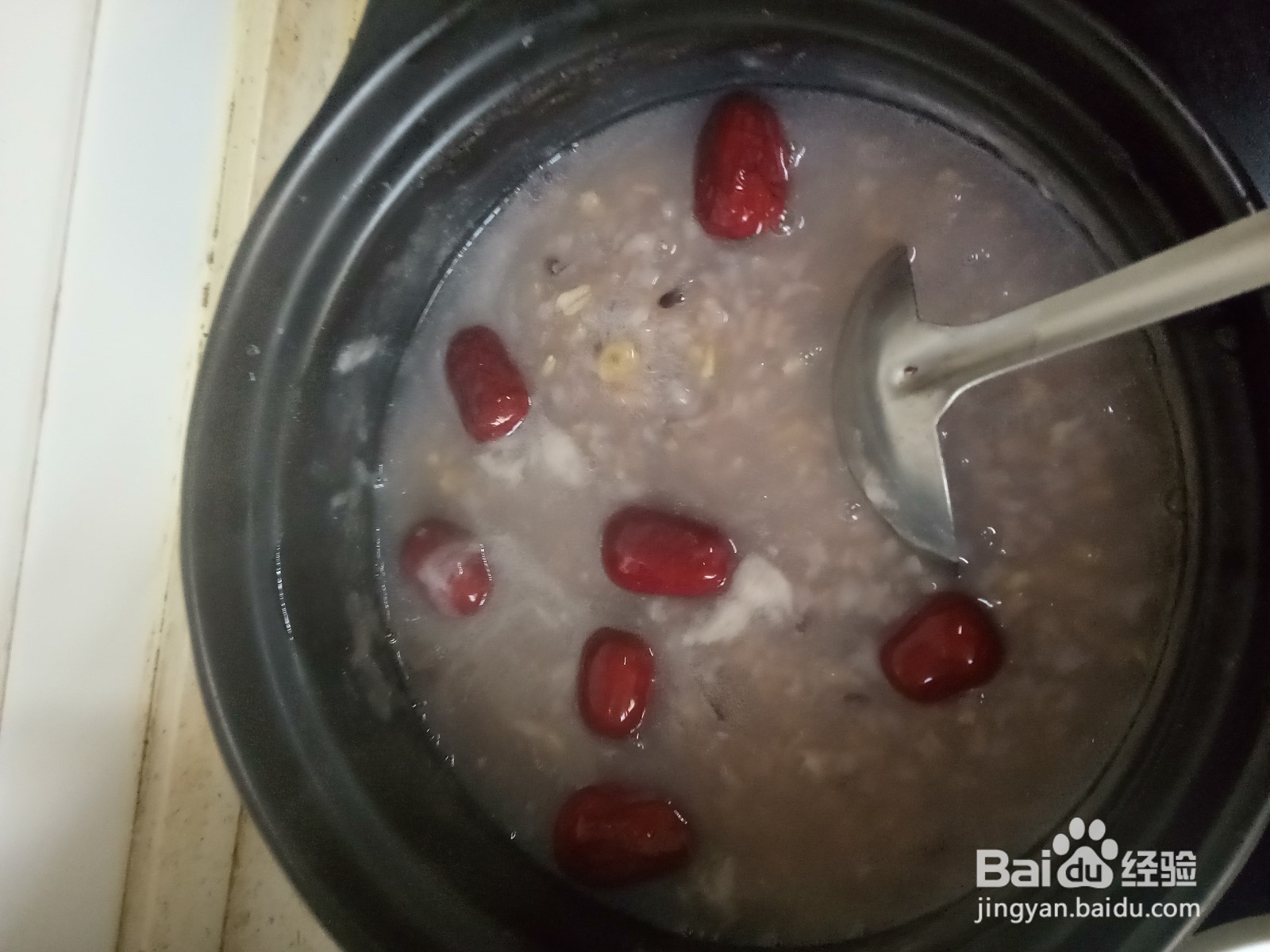 燕麦黑米红枣粥