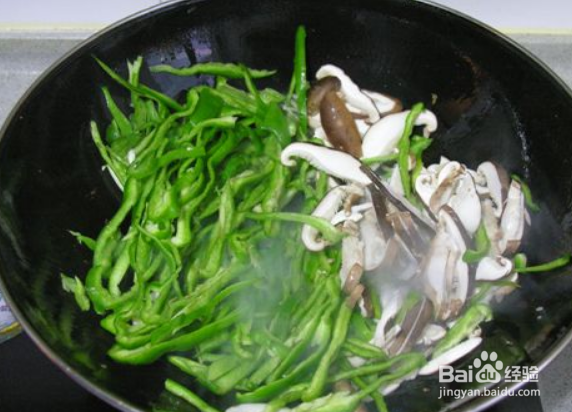 青椒香菇炒肉丝的做法