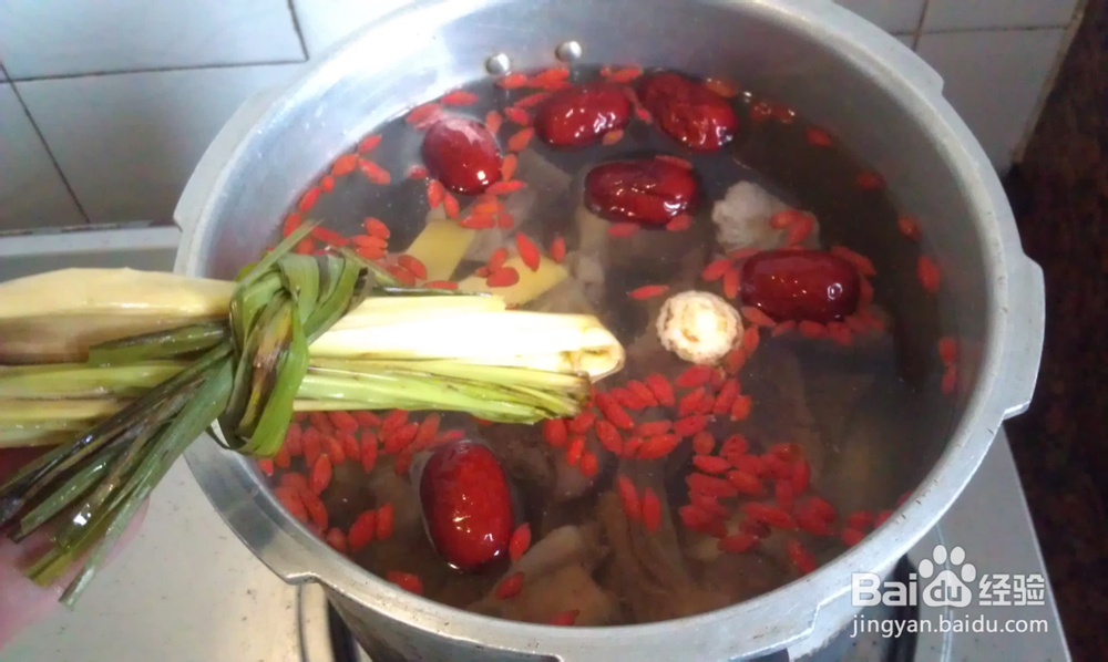 药膳汤水美容强身--黄芪当归羊肉汤