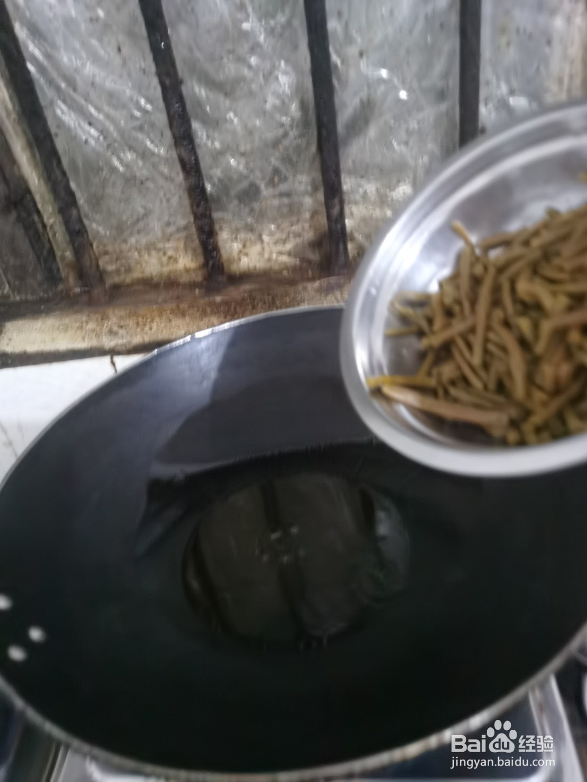 如何炒鸡内蛋和蛋肠?