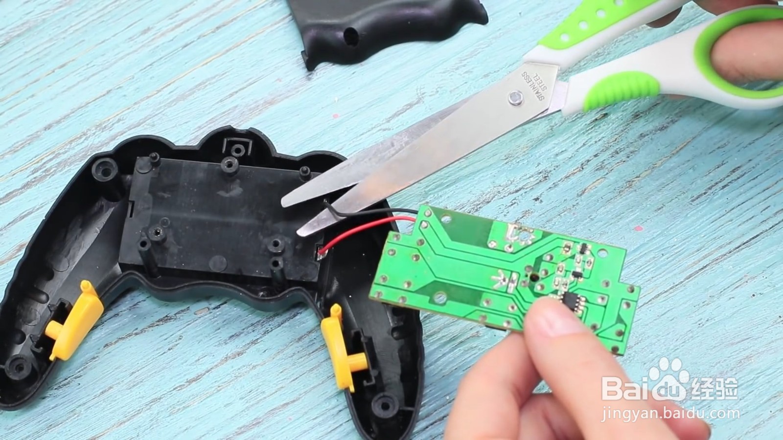 如何diy装图钉的游戏机手柄？