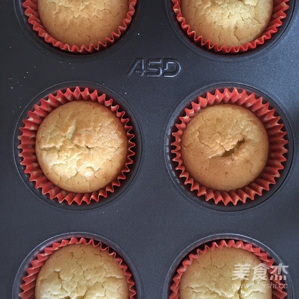 豆沙裱花杯子蛋糕